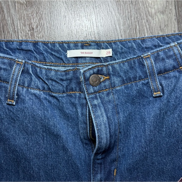 Levi's ‘94 Baggy  Cargo Pants Size 28 - Picture 3 of 6